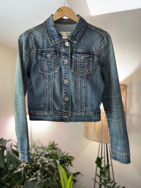 Chiqle Cropped Denim Jacket Blue Size M Soft Stretch Cotton Blend EUC